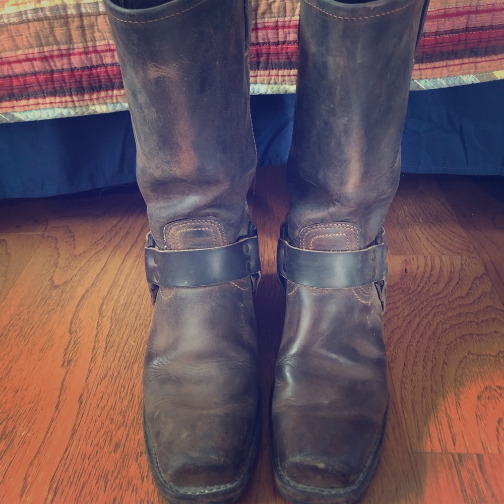 Women’s square toe Frye boots. Size 8